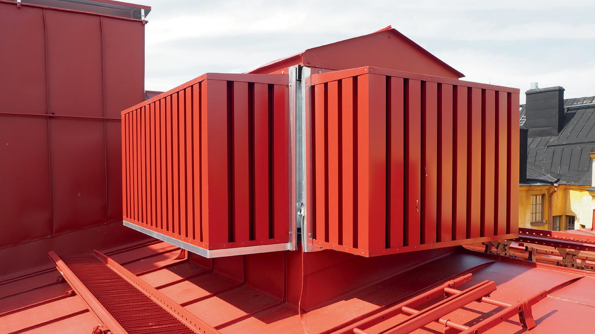 Lumis kerrostalon katolla