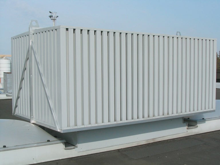 Lumiksen kattoasennus-malli katolla